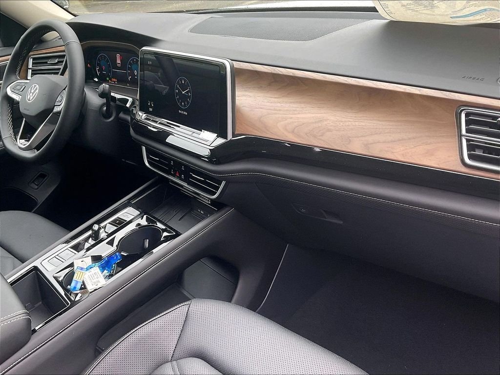 New 2026 White/off-white Volkswagen 2.0T SE w/Technology image 10