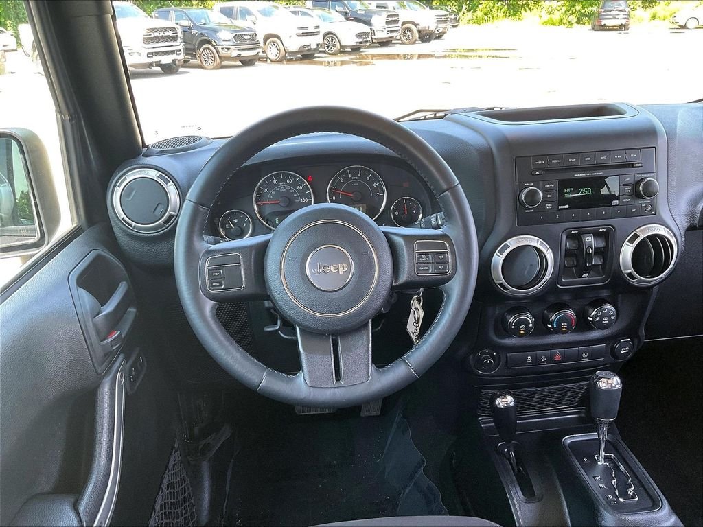 Used 2018 Gray Jeep Unlimited Sahara image 16