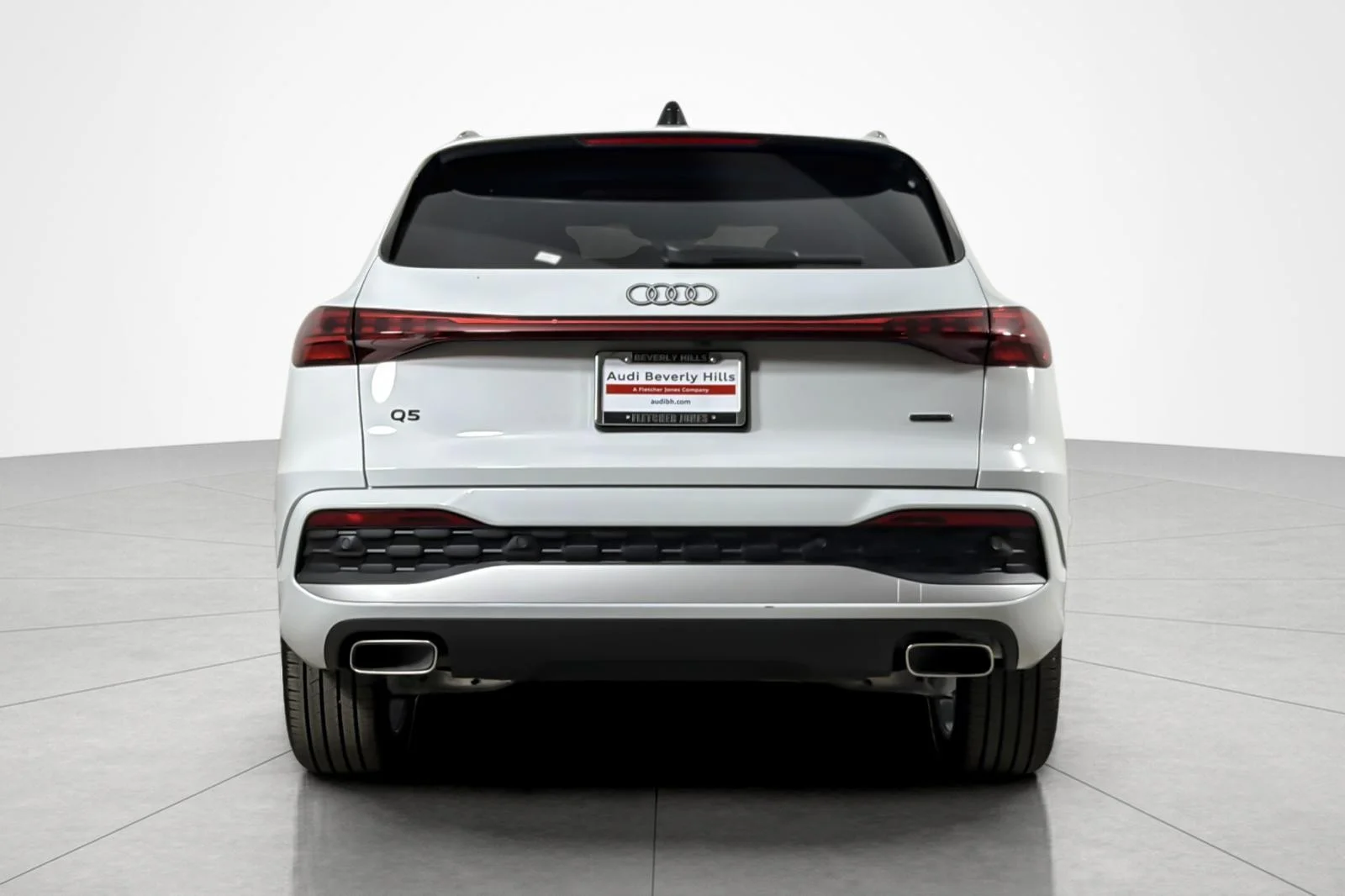 Used 2025 Glacier White Metallic Audi Premium Plus 2.0 TFSI quattro image 4