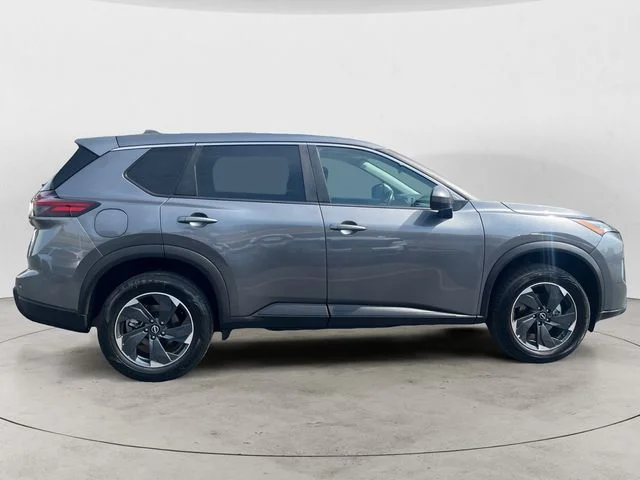Used 2025 Gray Nissan SV image 4
