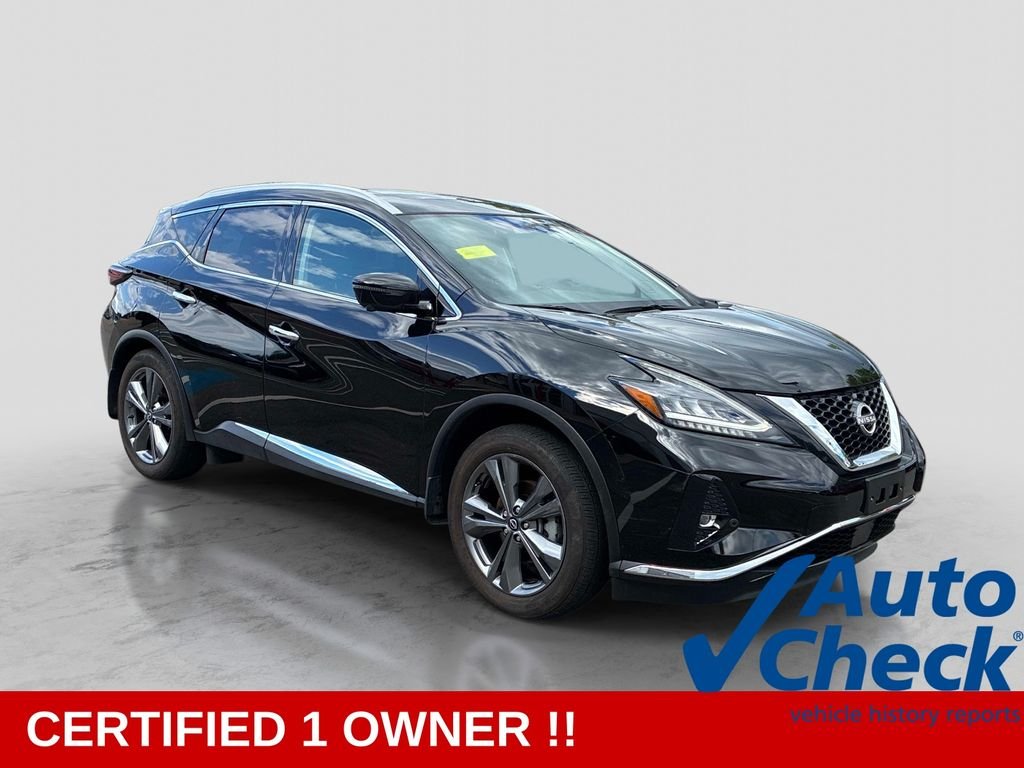 Used 2023 Black Nissan Platinum image 3