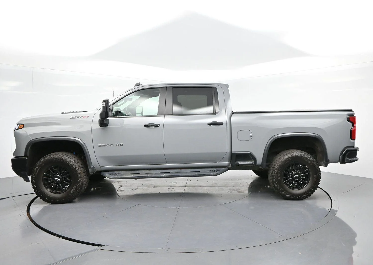 Used 2025 Slate Gray Metallic Chevrolet ZR2 image 8