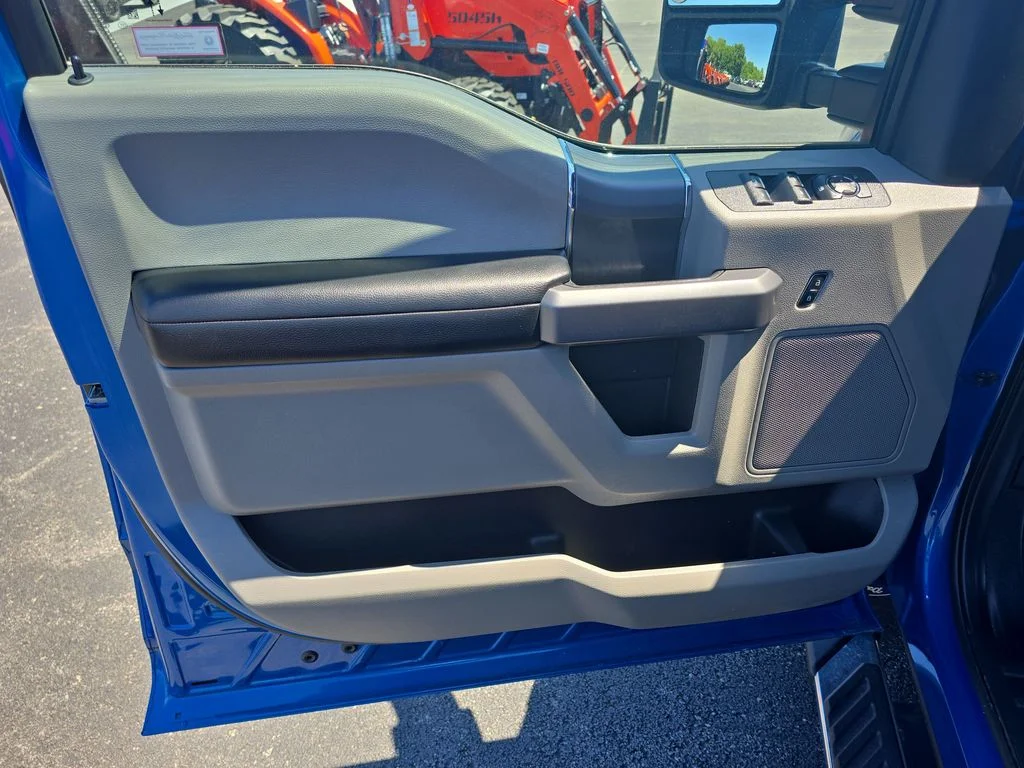 Used 2020 Blue Ford XLT image 10