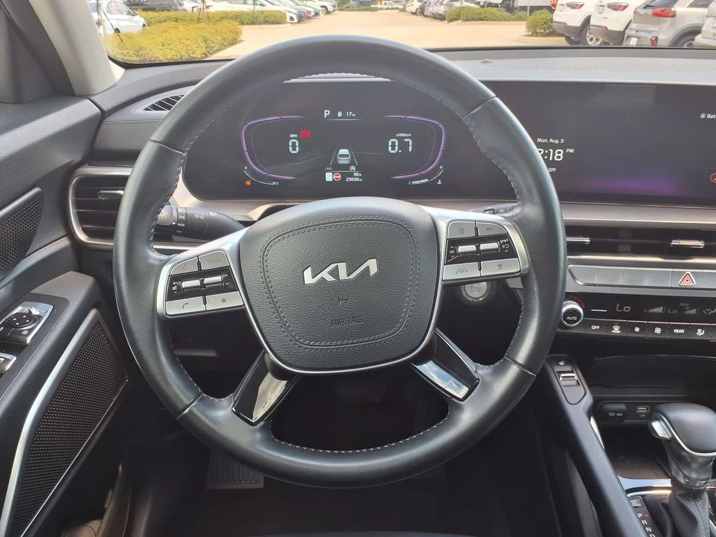 Used 2025 Black Kia S image 28