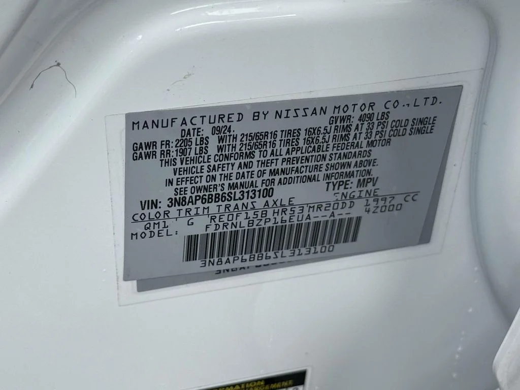 Used 2025 White Nissan S image 32