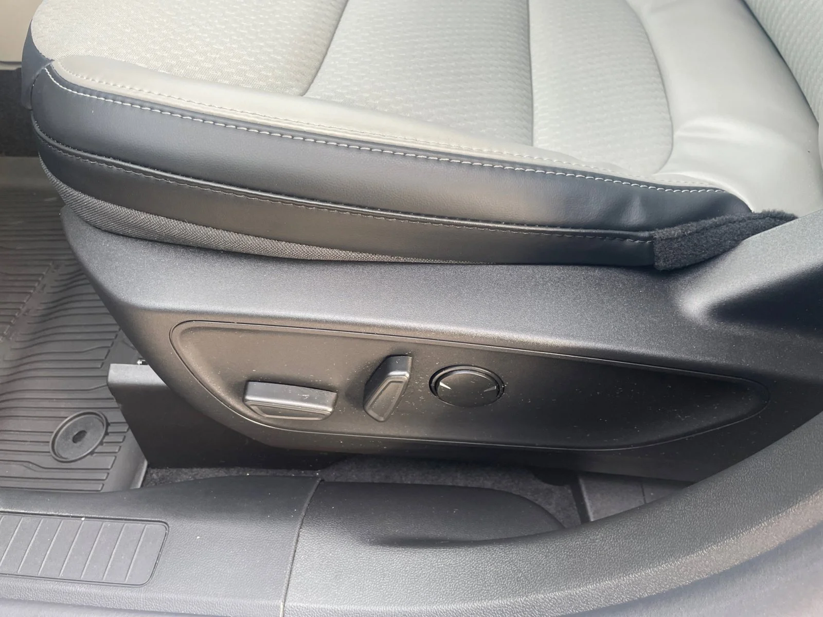 New 2025 Star White Metallic Tri-Coat Ford PHEV image 15