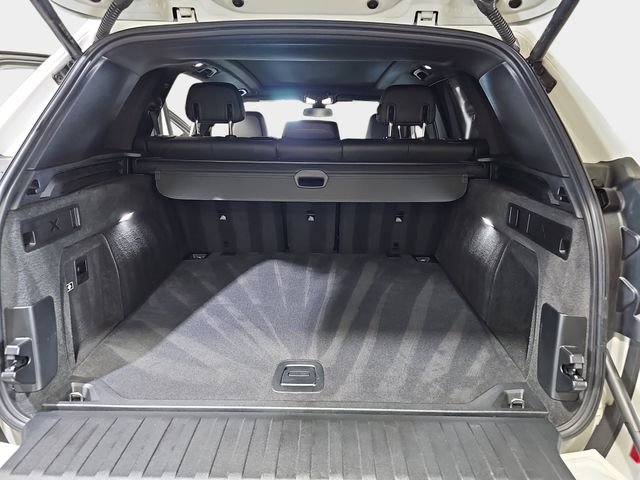Used 2022 White BMW xDrive40i image 14