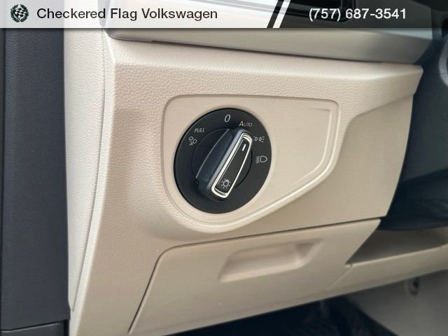 Used 2023 Pure White Volkswagen 3.6L V6 SE w/Technology image 16
