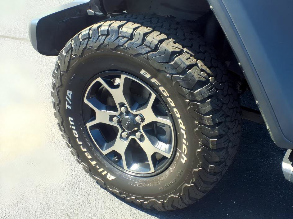Used 2018 Granite Crystal Metallic Clearcoat Jeep Rubicon image 10