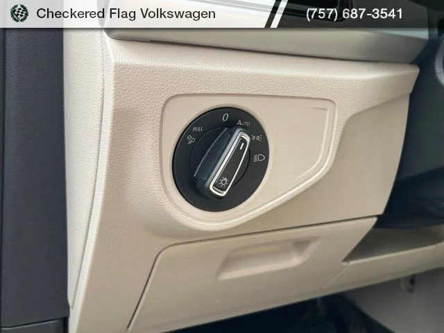 Used 2023 Pure White Volkswagen 3.6L V6 SE w/Technology image 16