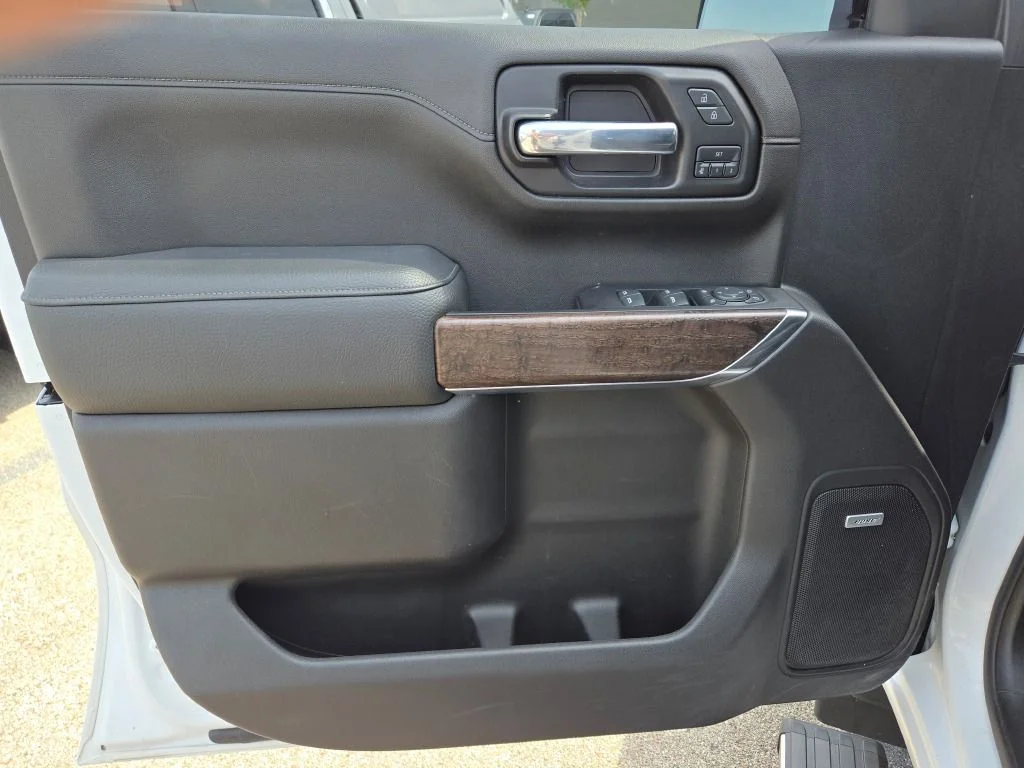 Used 2022 White GMC Denali image 22