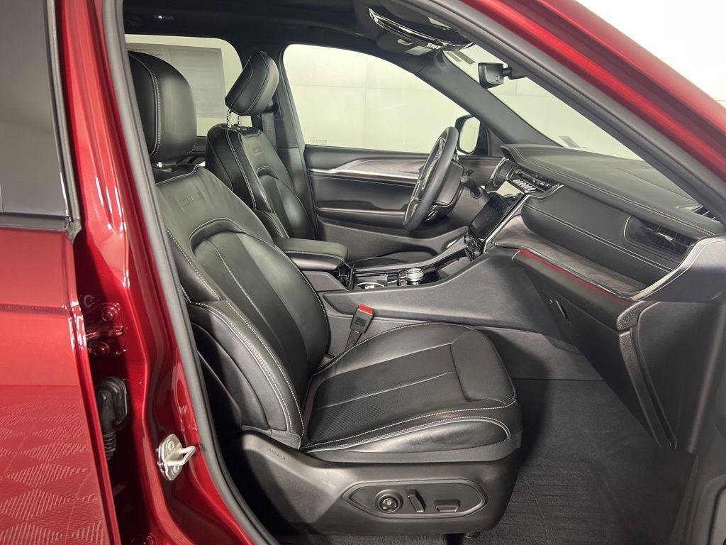 Used 2024 Velvet Red Pearlcoat Jeep Overland image 21