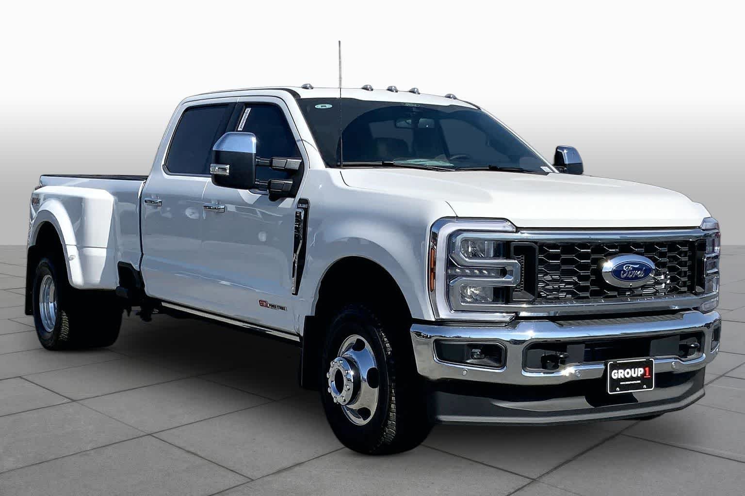 New 2026 Star White Metallic Tri-Coat Ford F-350® King Ranch® image 2