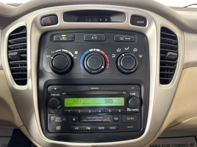 Used 2004 Red Toyota Base image 14