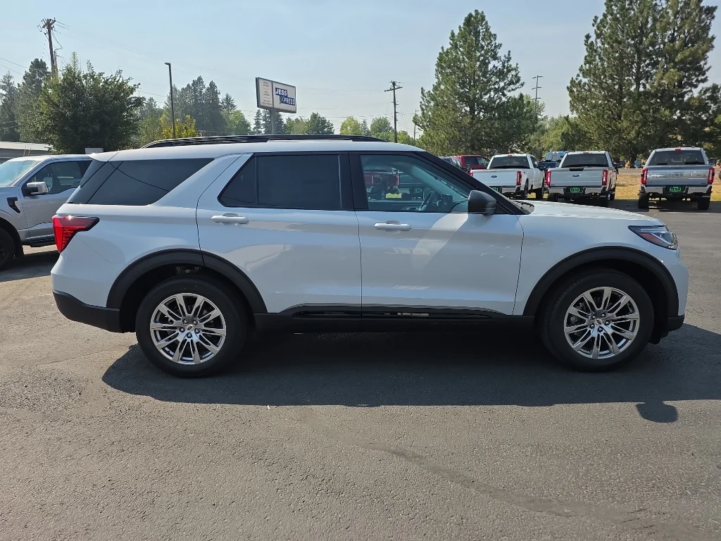 New 2026 Space White Metallic Ford Active image 4