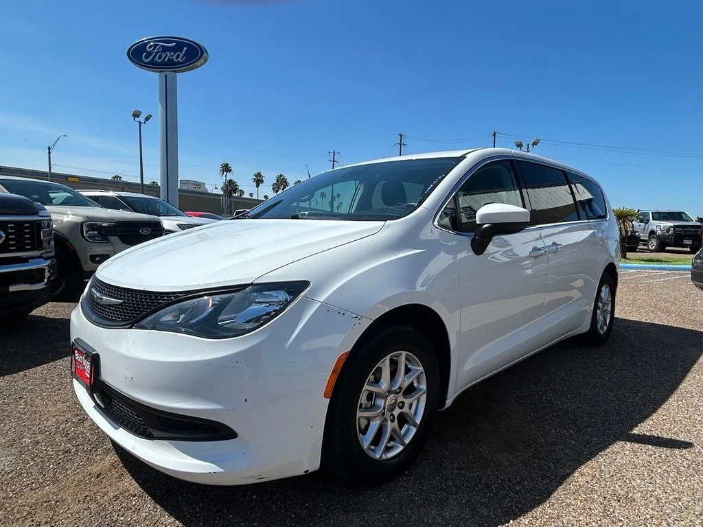 Used 2023 White Chrysler LX image 3