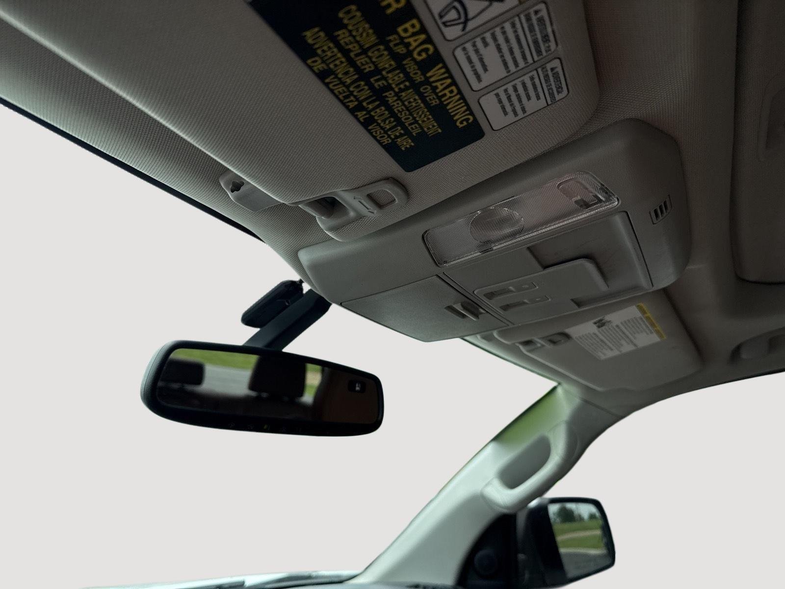 Used 2015 Super White Toyota Platinum image 27