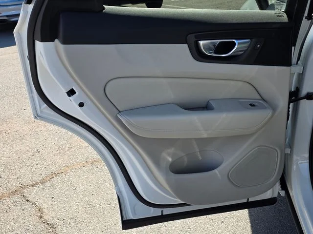 2023 Volvo XC60 Plus - Photo 22