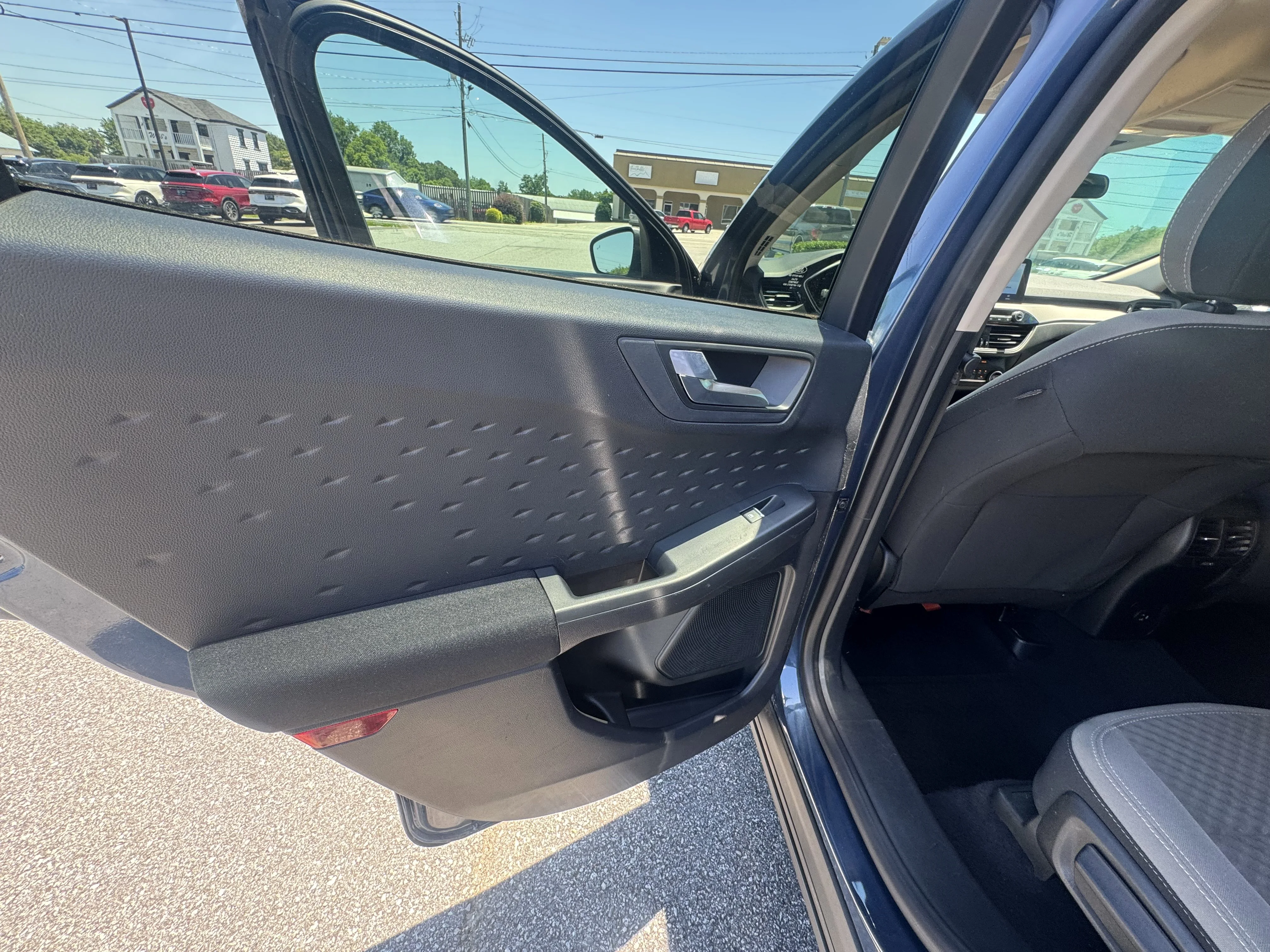 Used 2020 Blue Metallic Ford SE image 8