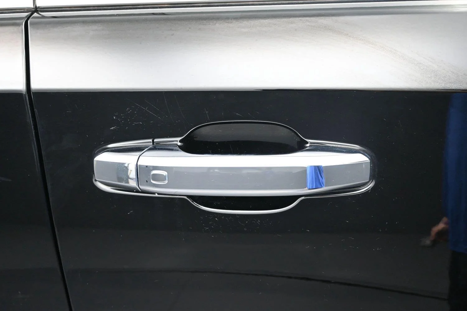 Used 2025 Onyx Black GMC Denali Ultimate image 8