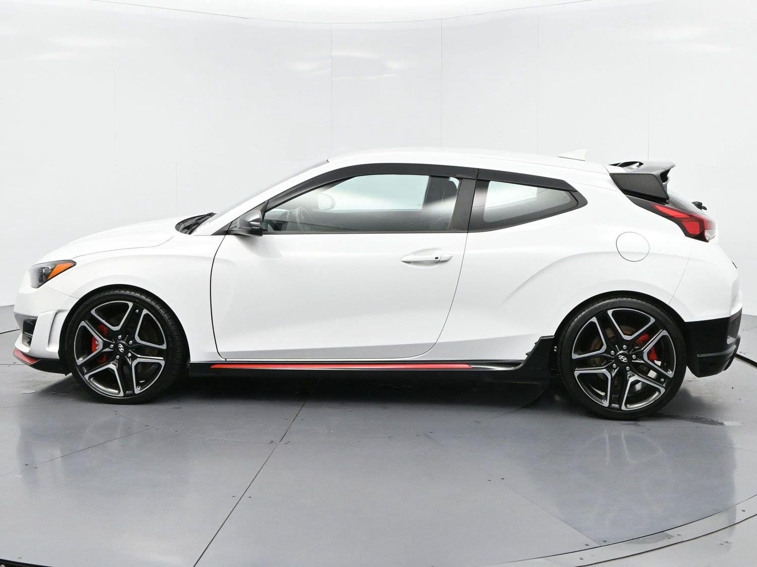 Used 2022 Lunar White Hyundai Base image 4