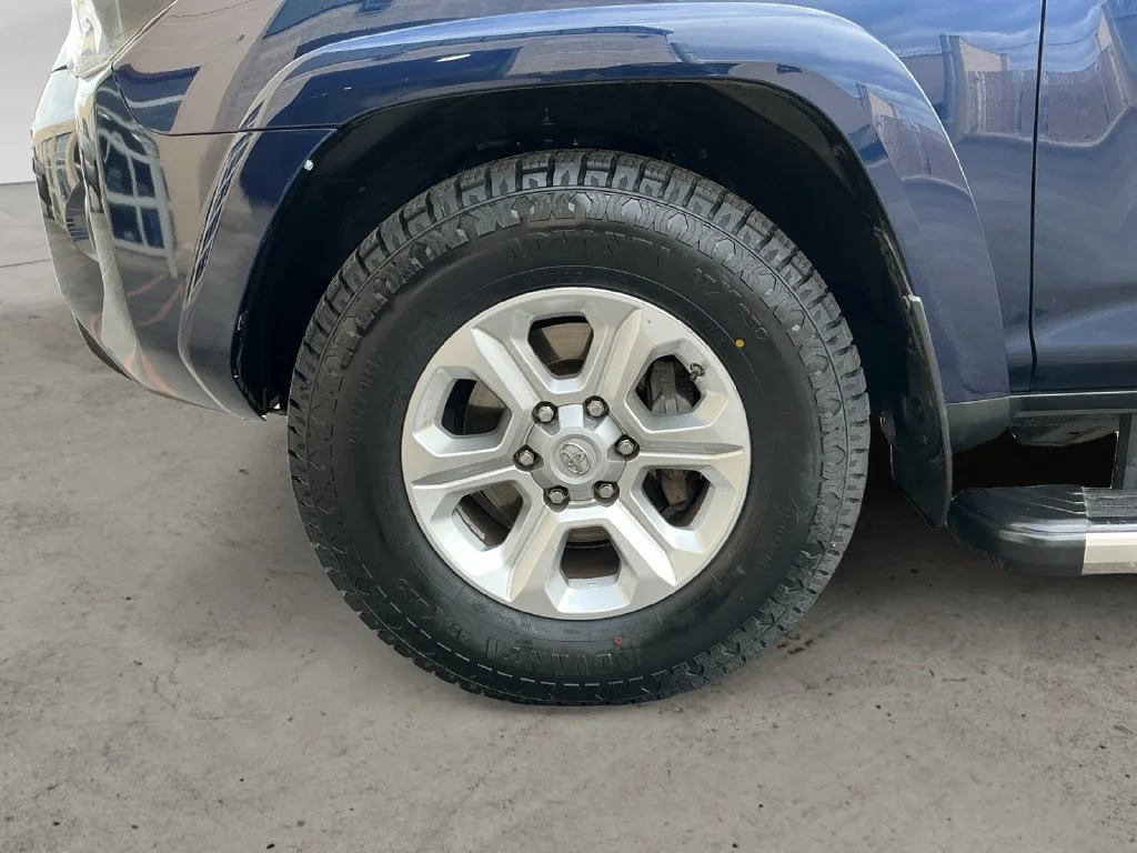Used 2016 Blue Toyota SR5 image 13