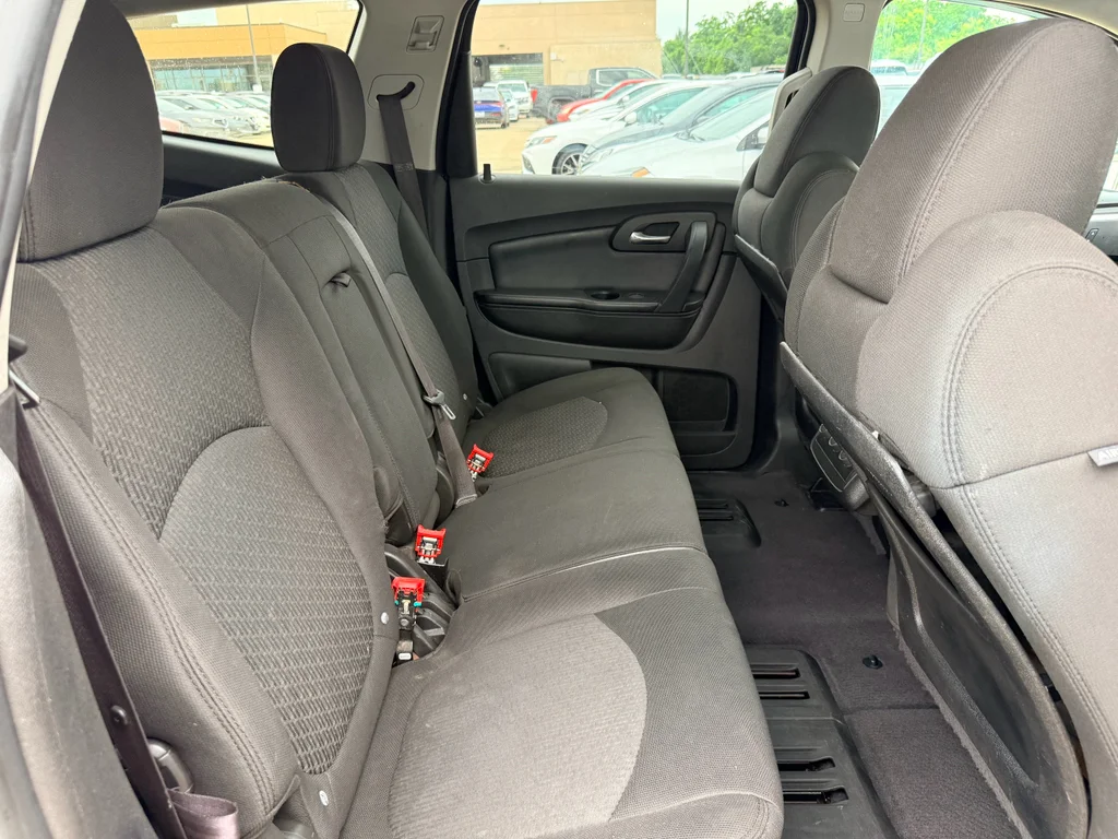 Used 2011 Silver Ice Metallic Chevrolet LT w/1LT image 18