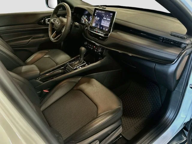 Used 2025 White Jeep Latitude image 14
