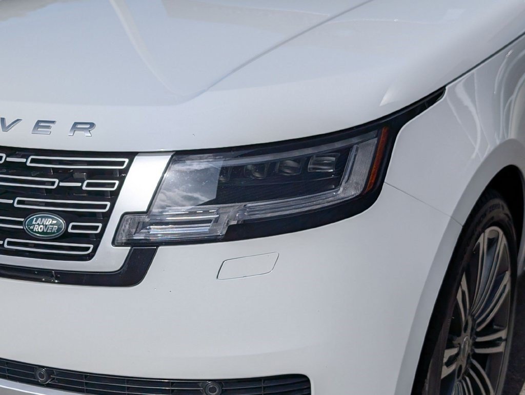 Used 2023 Fuji White Land Rover Autobiography image 9