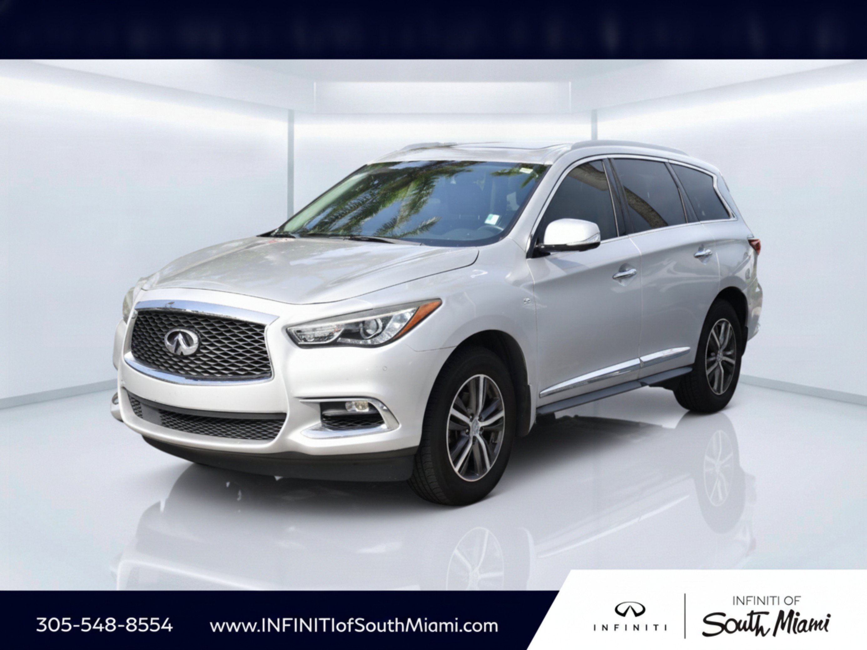 Used 2017 Liquid Platinum INFINITI Base image 1
