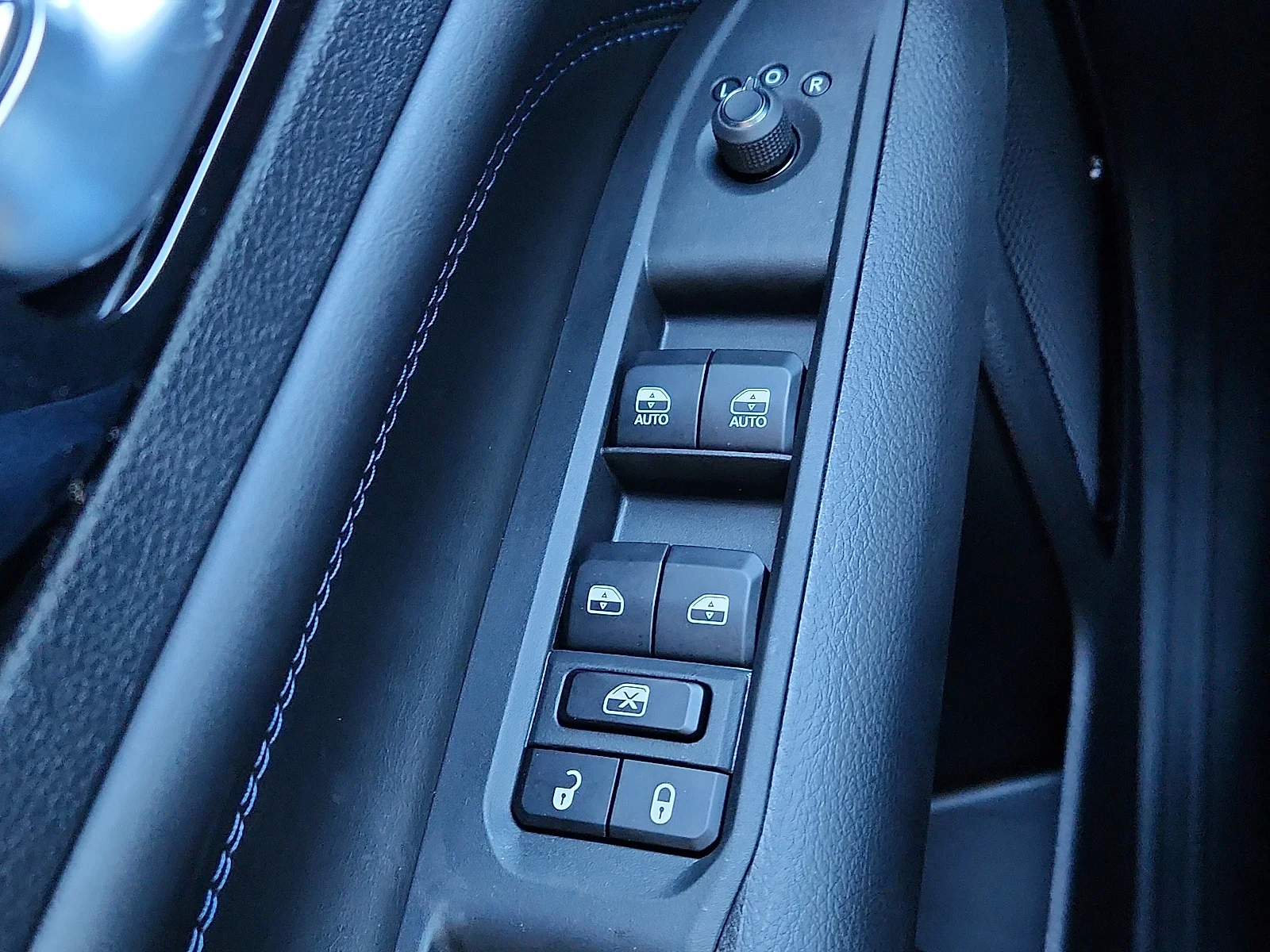 New 2026 Blue Jeep LATITUDE ALTITUDE 4X4 image 17