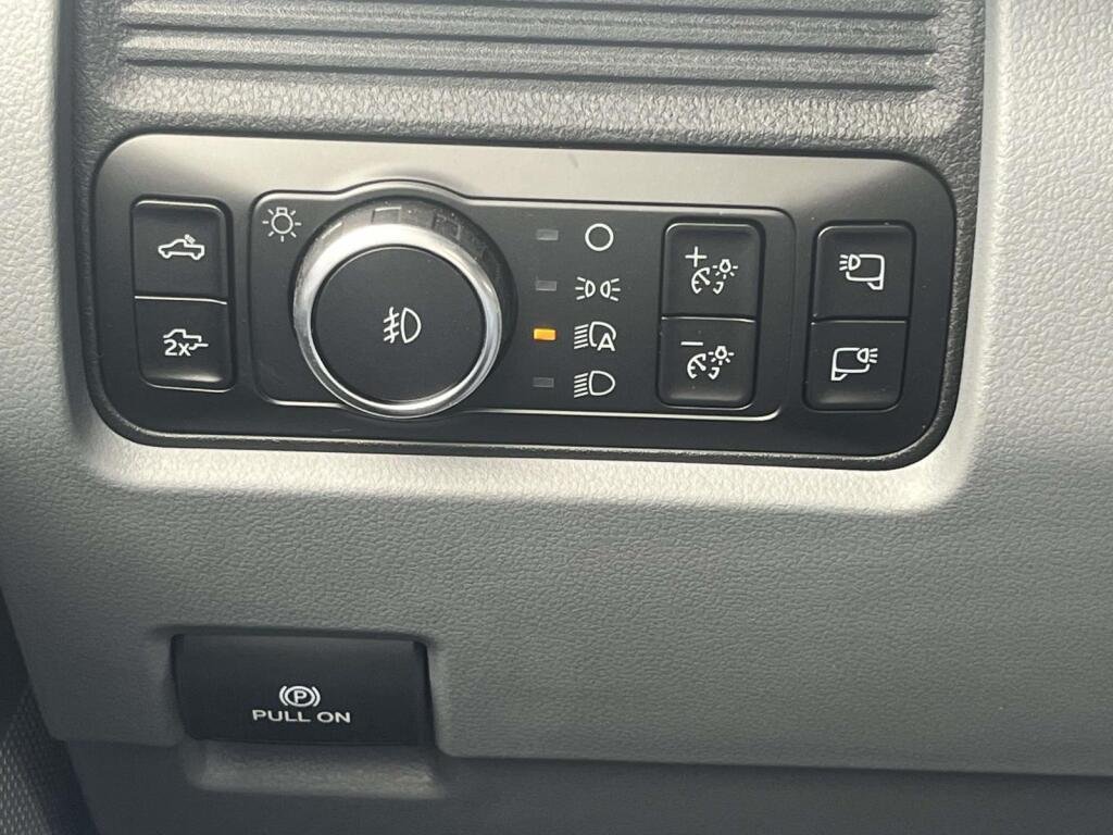 New 2026 Oxford White Ford XLT image 31