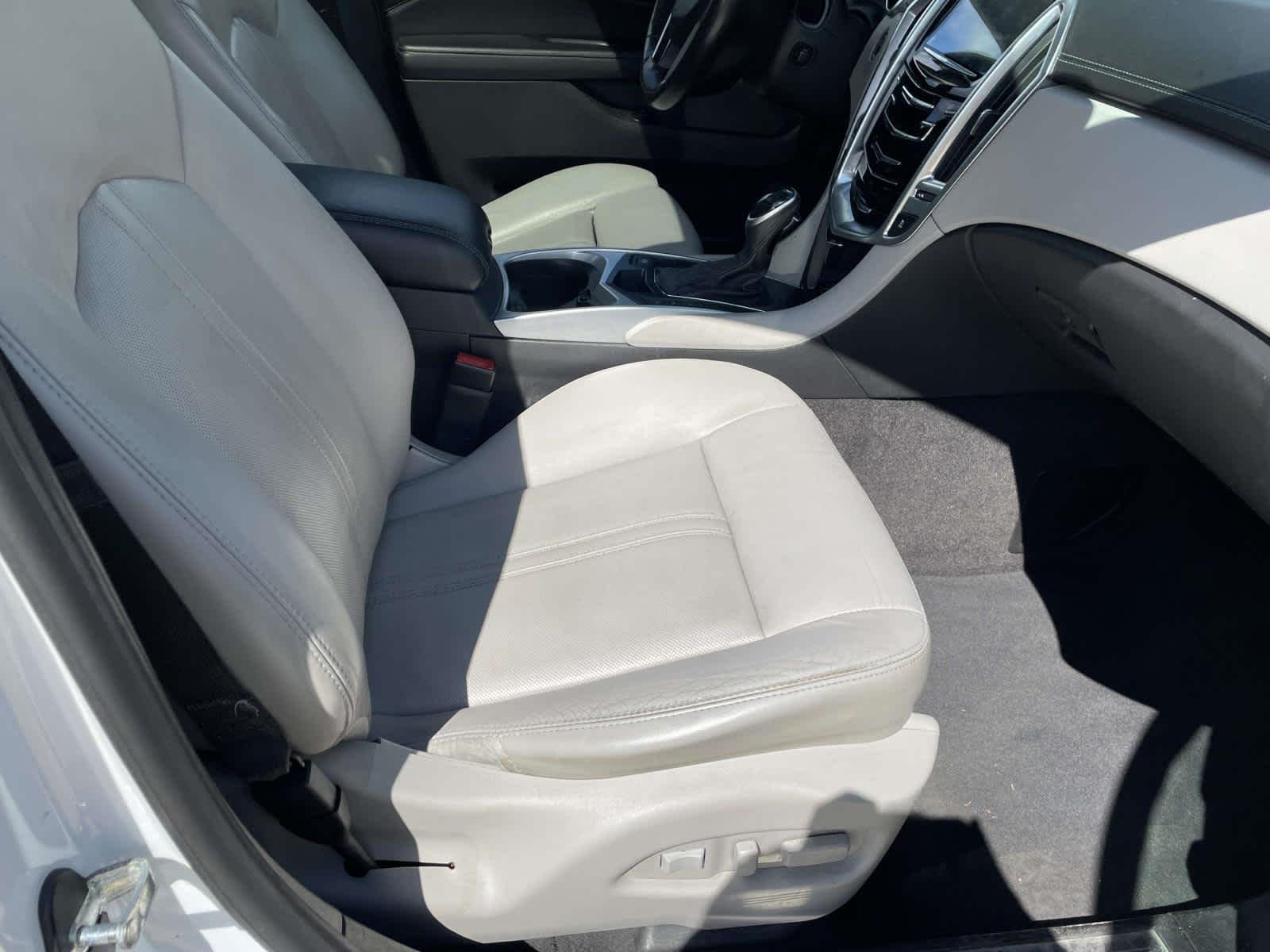 Used 2016 Platinum Ice Tricoat Cadillac Premium Collection image 27