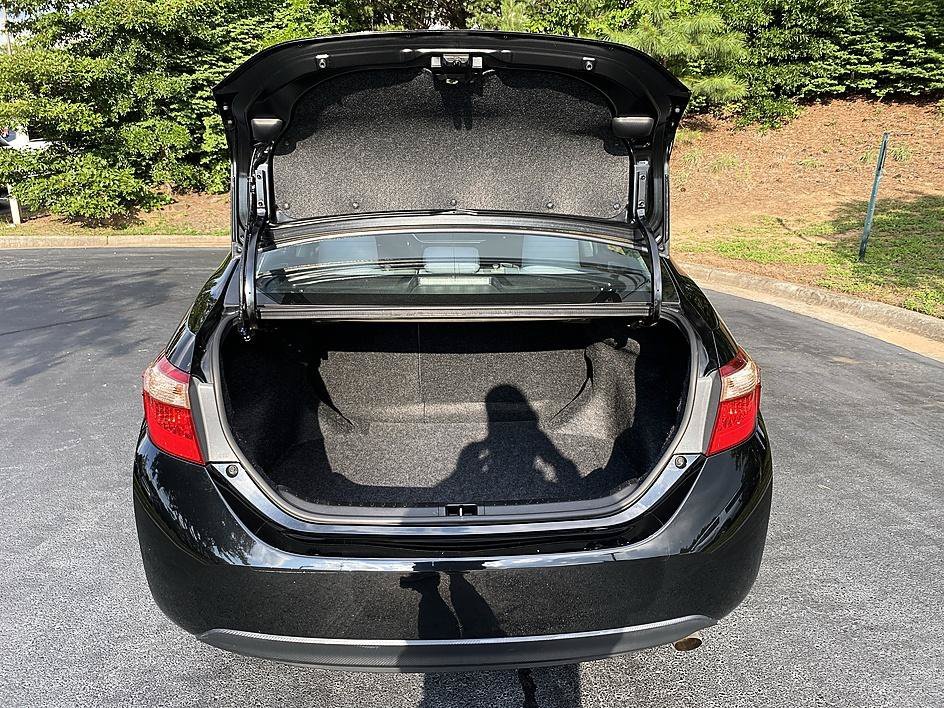 Used 2018 Black Sand Pearl Toyota LE image 22