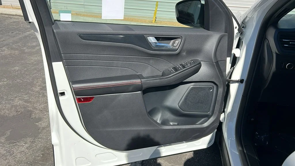 New 2025 Star White Metallic Tri-coat Ford ST-Line image 13