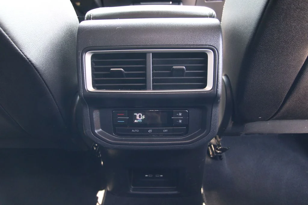 Used 2025  Volkswagen 2.0T SE image 34