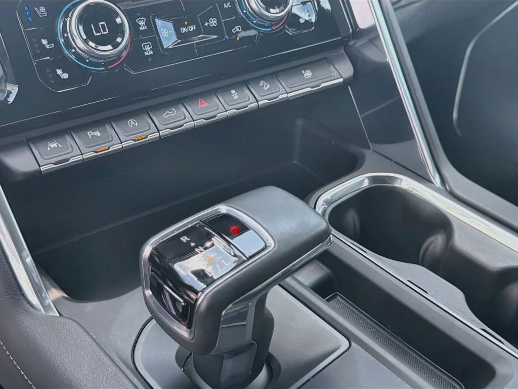 Used 2023 White GMC Denali image 17