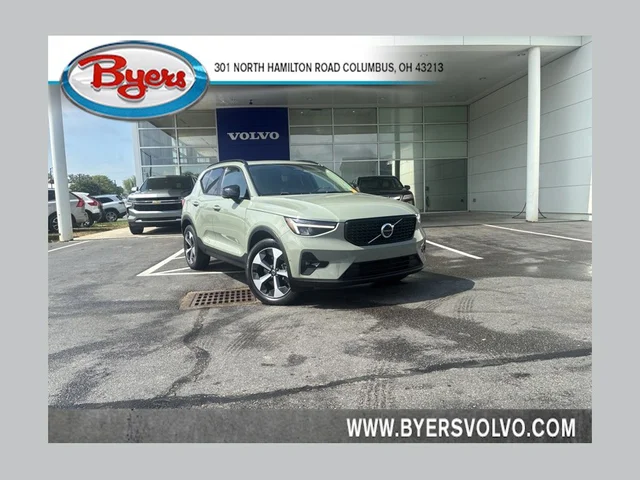 2023 Volvo XC40 B5 Plus Dark Theme