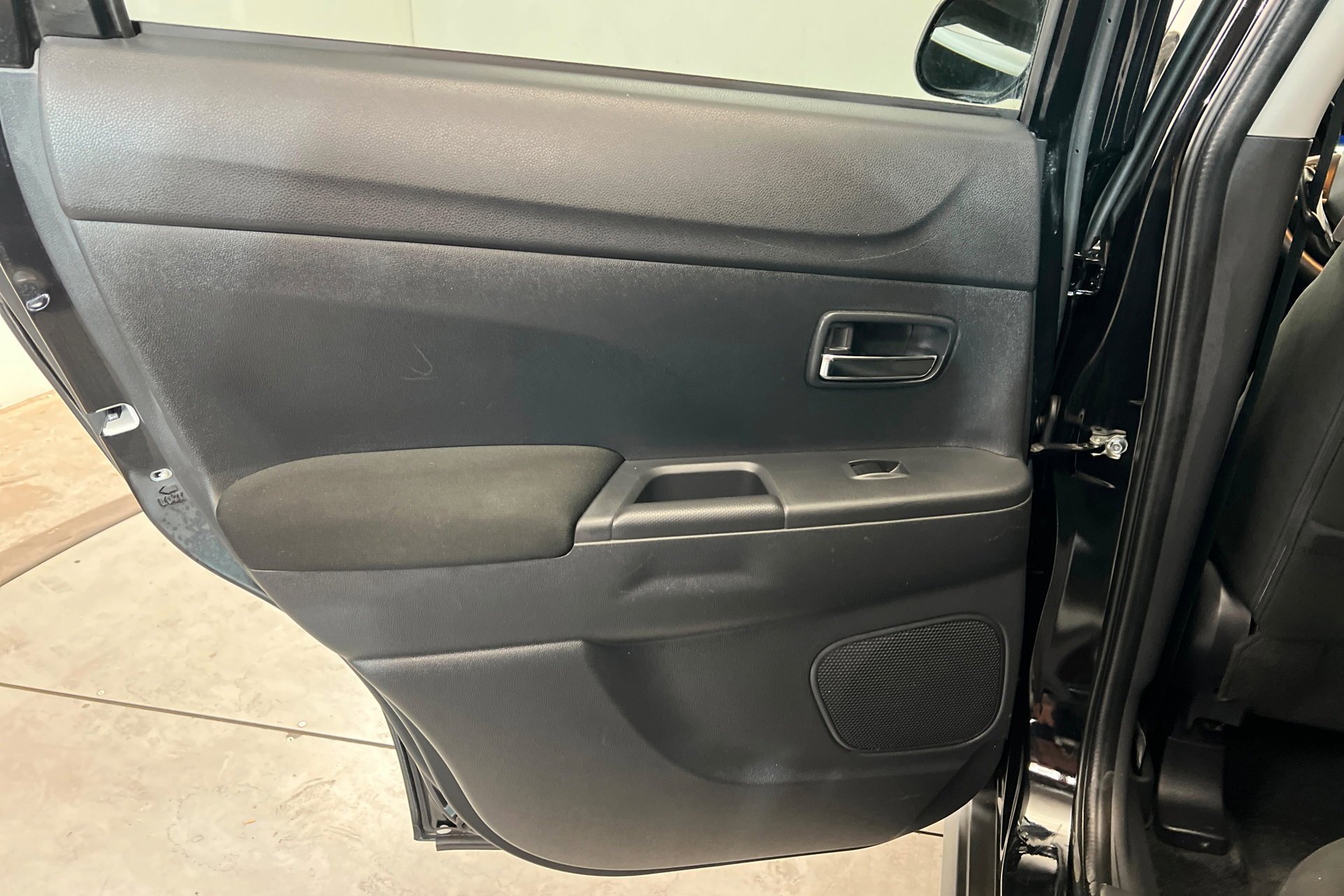 Used 2025 Silver Mitsubishi 2.0 ES image 19