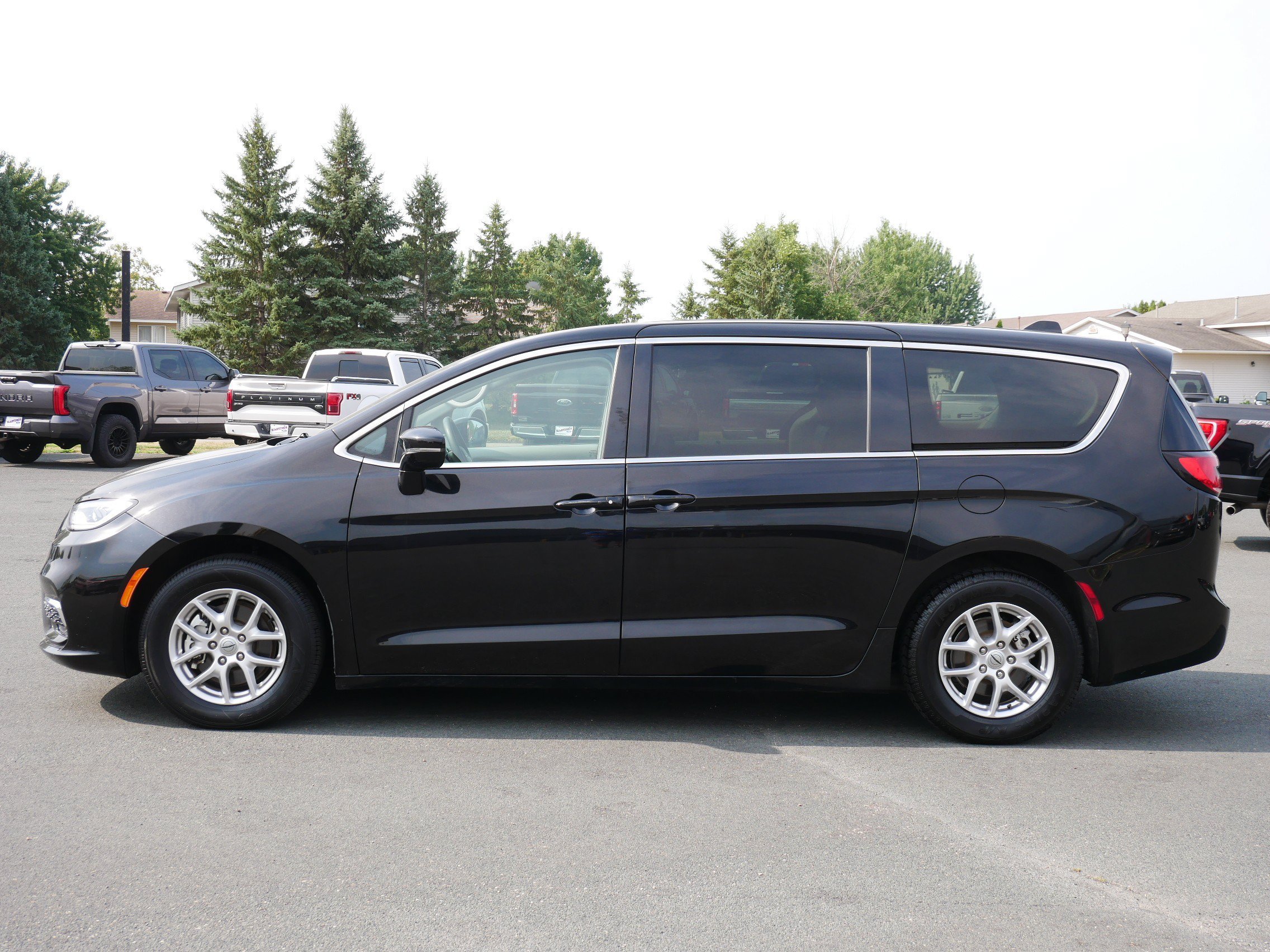 Used 2024 Chrysler Pacifica Touring L with VIN 2C4RC1BG8RR151184 for sale in Hastings, Minnesota