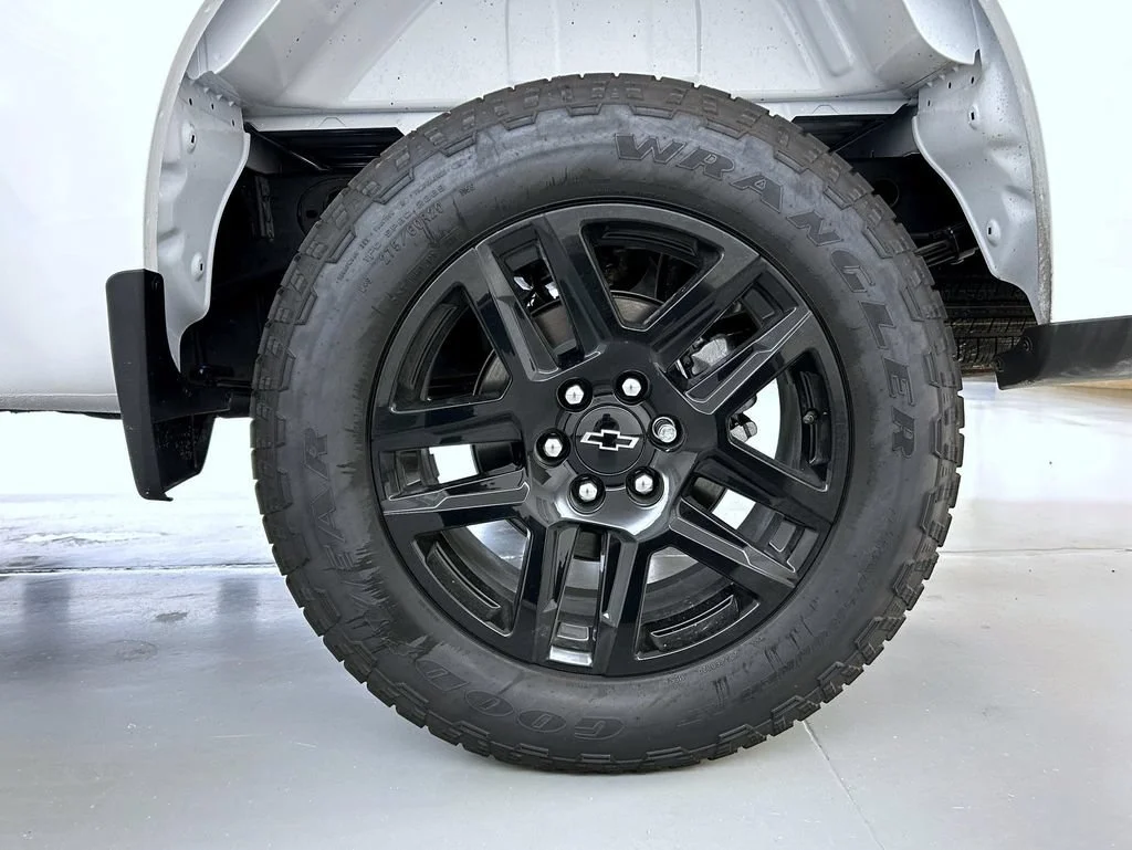 New 2026 Summit White Chevrolet Custom image 22