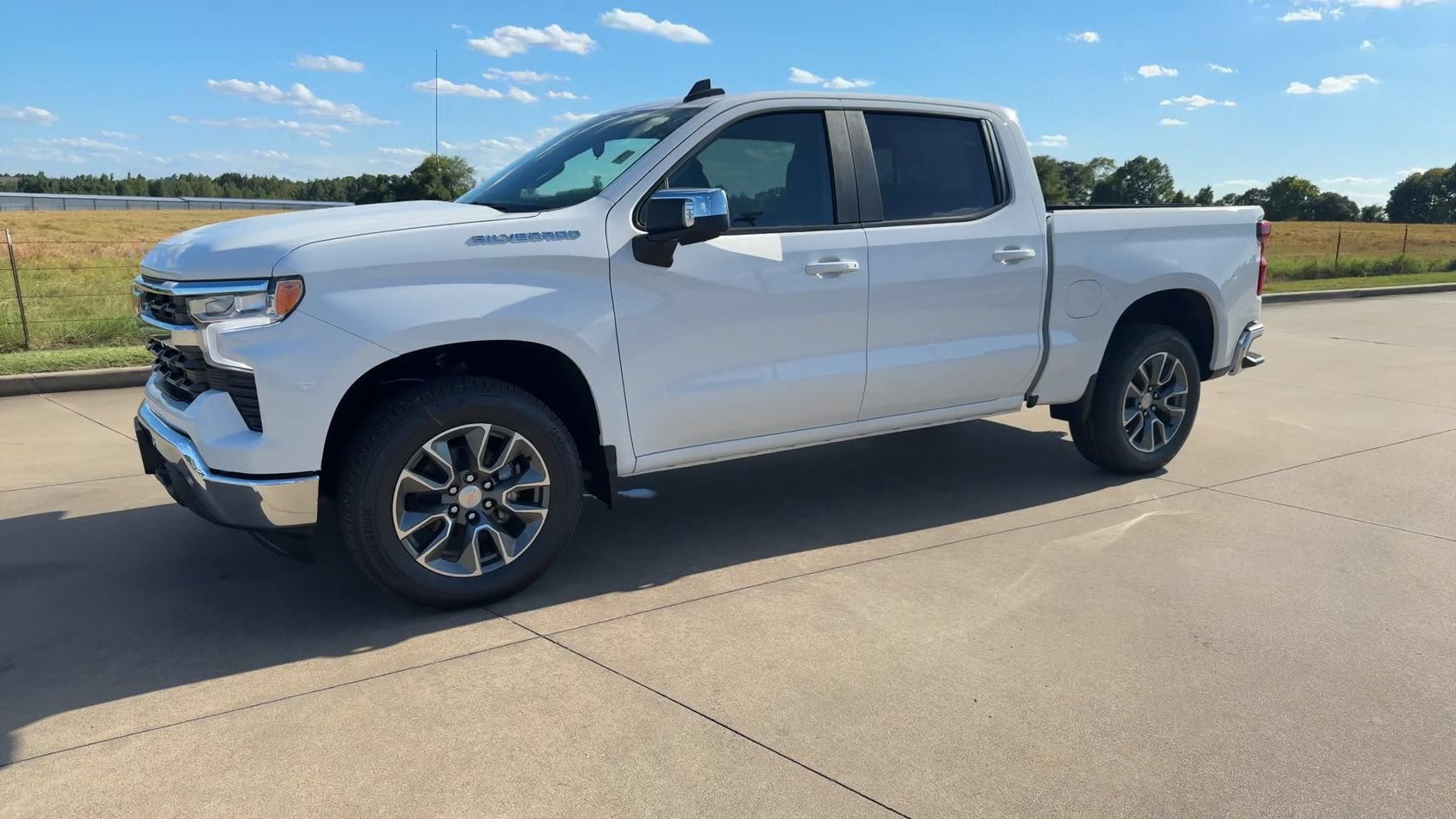 New 2026 Summit White Chevrolet LT image 4
