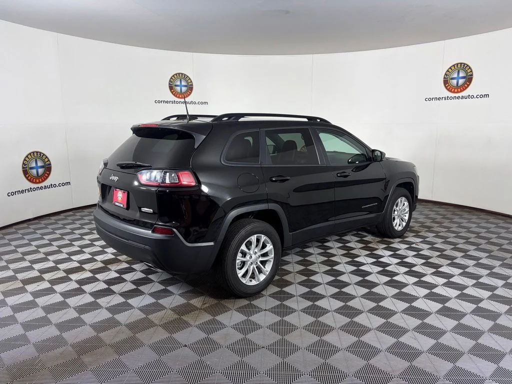 Used 2022 Black Jeep Latitude Lux image 19