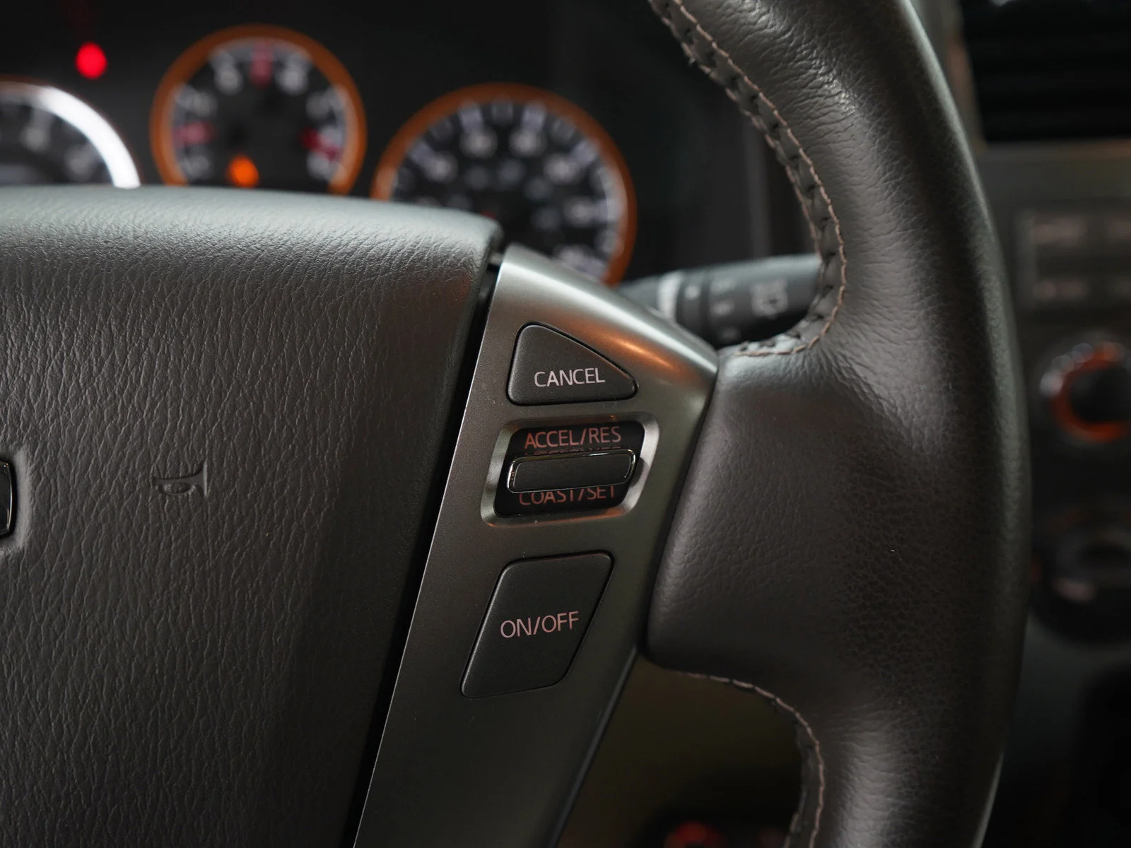 Used 2014 Pearl White Nissan Platinum image 33