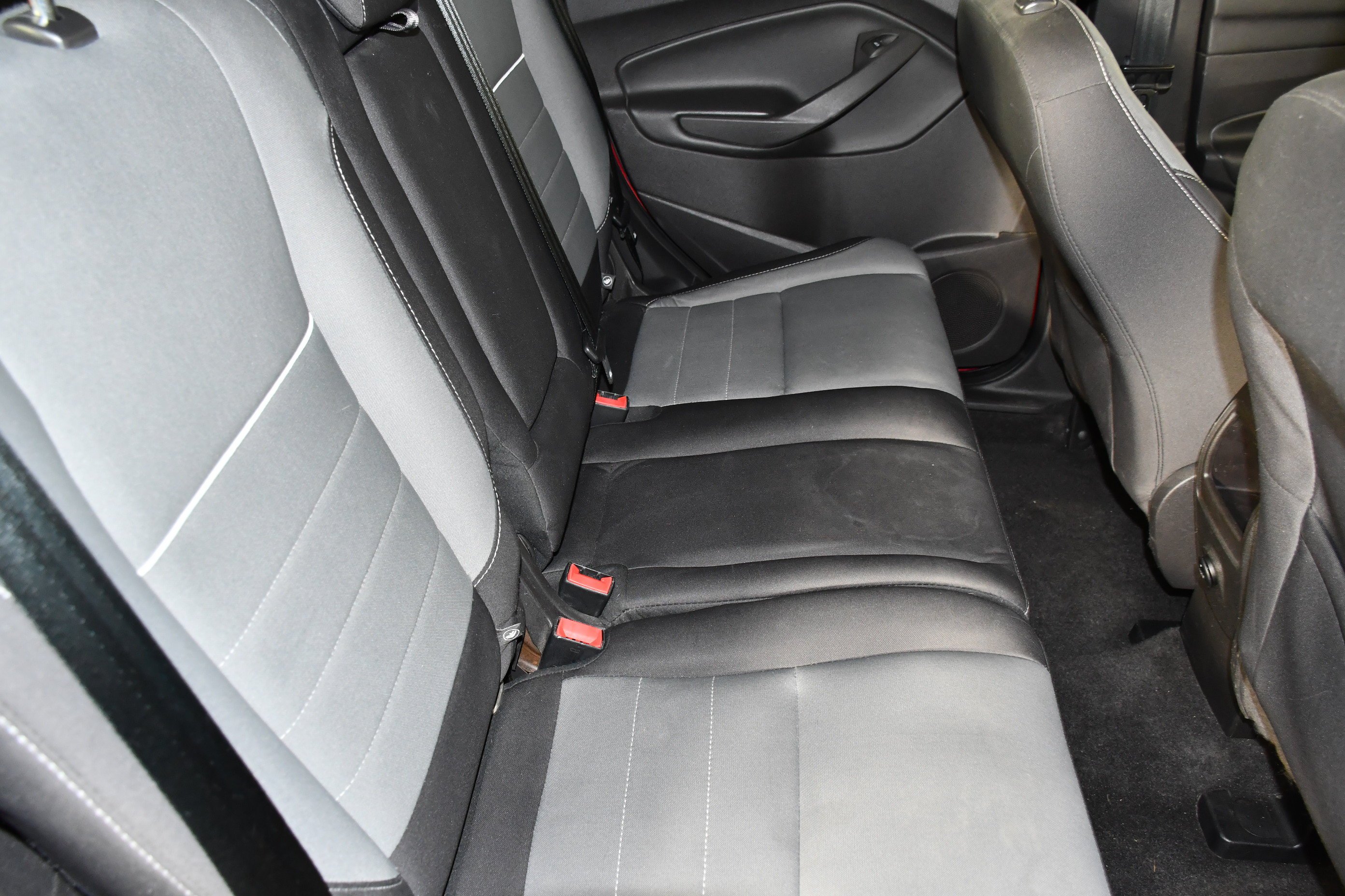 Used 2015 Ruby Red Metallic Ford SE image 44