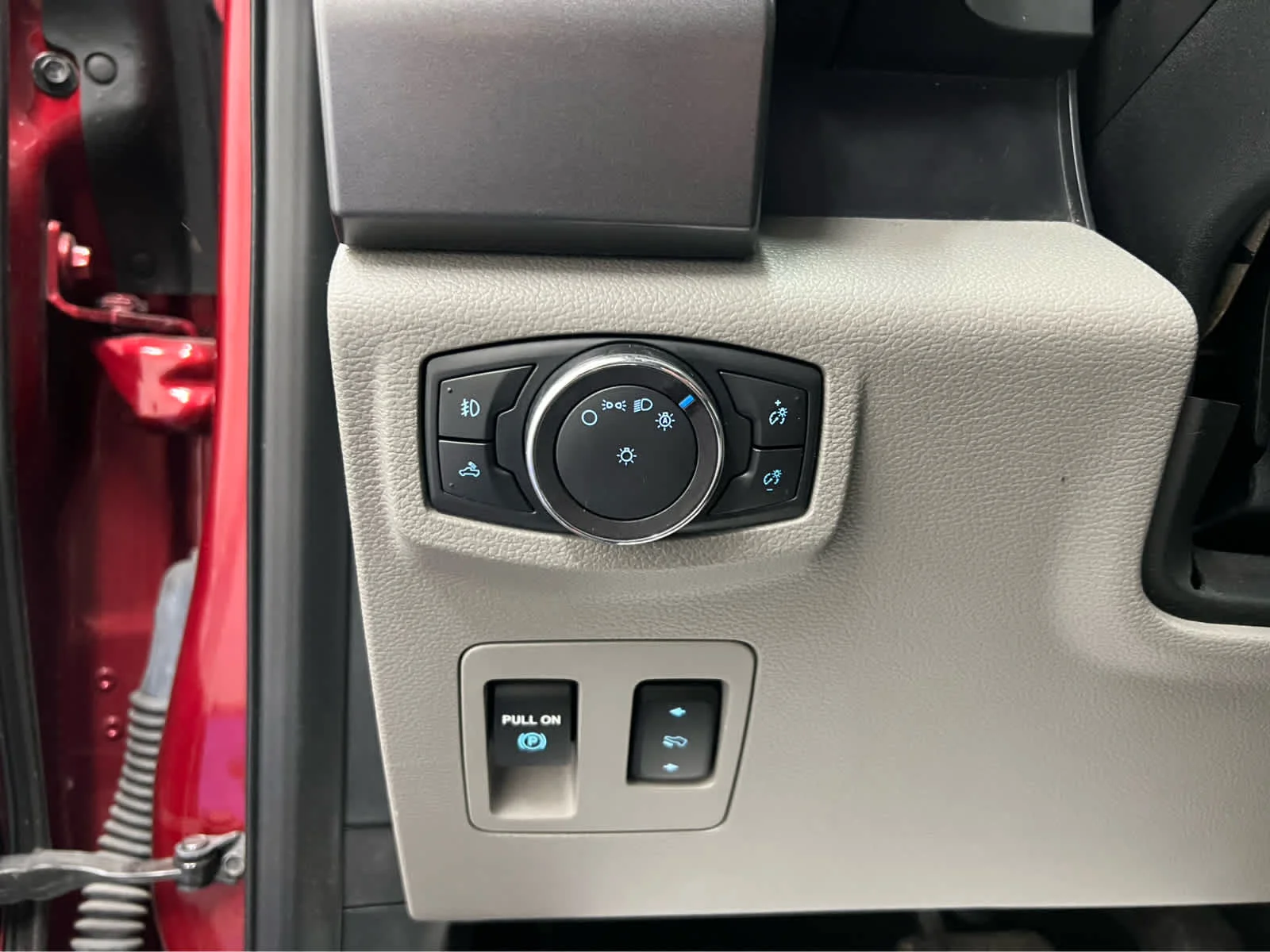 Used 2019 Ruby Red Metallic Tinted Clearcoat Ford XLT image 18