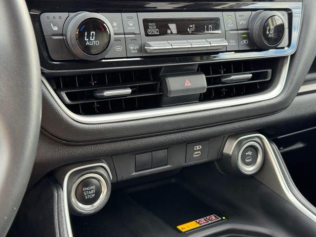 Used 2024  Toyota XLE image 35