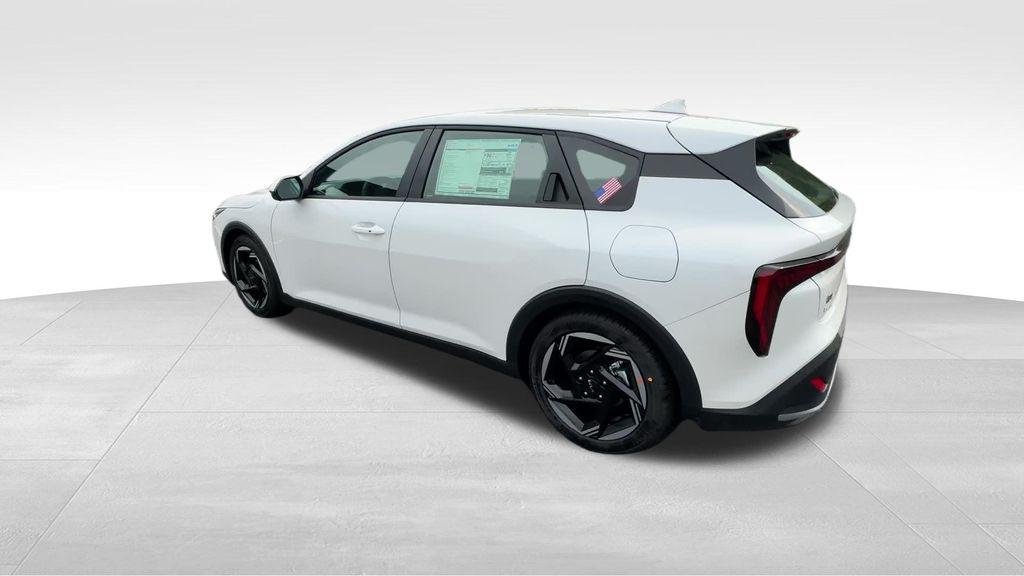 New 2026 Snow White Pearl Kia EX image 3