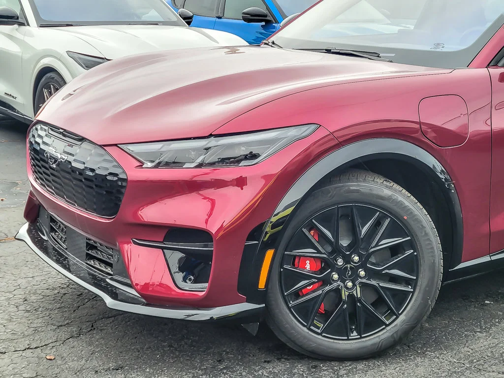 New 2025 Molten Magenta Metallic Tinted Clearcoat Ford Premium image 1