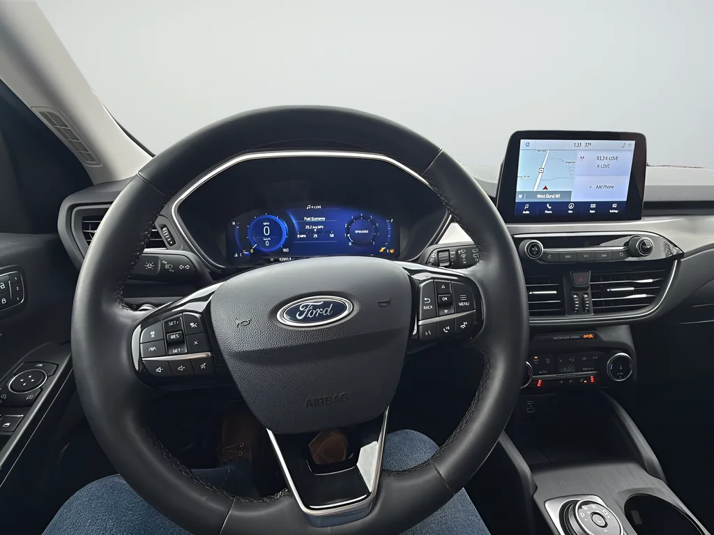 Used 2022  Ford Titanium image 12